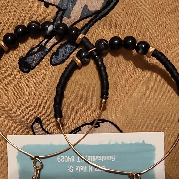 Earings - Picture 3 of 3